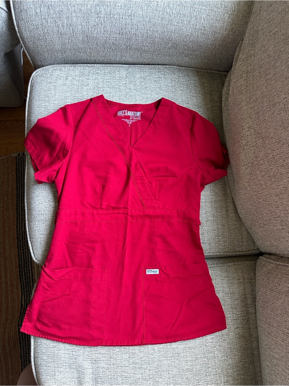 Grey's Anatomy Scrub top in Bright pink